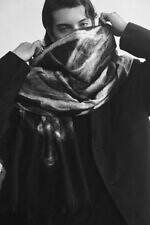 ディスコード ヨウジヤマモト“白百合の花”大判ストール、色が混ざり