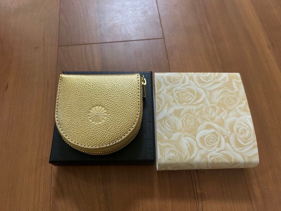 皇居 馬蹄型小銭入　ケース　財布　ゴールド　大安吉日購入 皇居 財布 コインケース 小銭入れ 馬蹄型 ゴールド 牛革 金色 - メルカリ