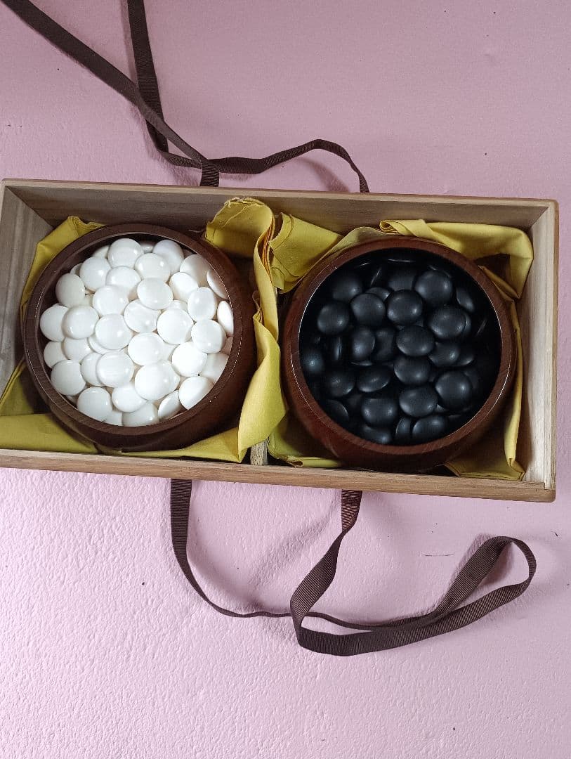 値下げ ! 囲碁石セット （蛤& 那智黒）島碁笥？入り 囲碁 碁石 黒181個以上 白182個以上 碁笥 蛤碁石 那智黒｜Yahoo!フリマ