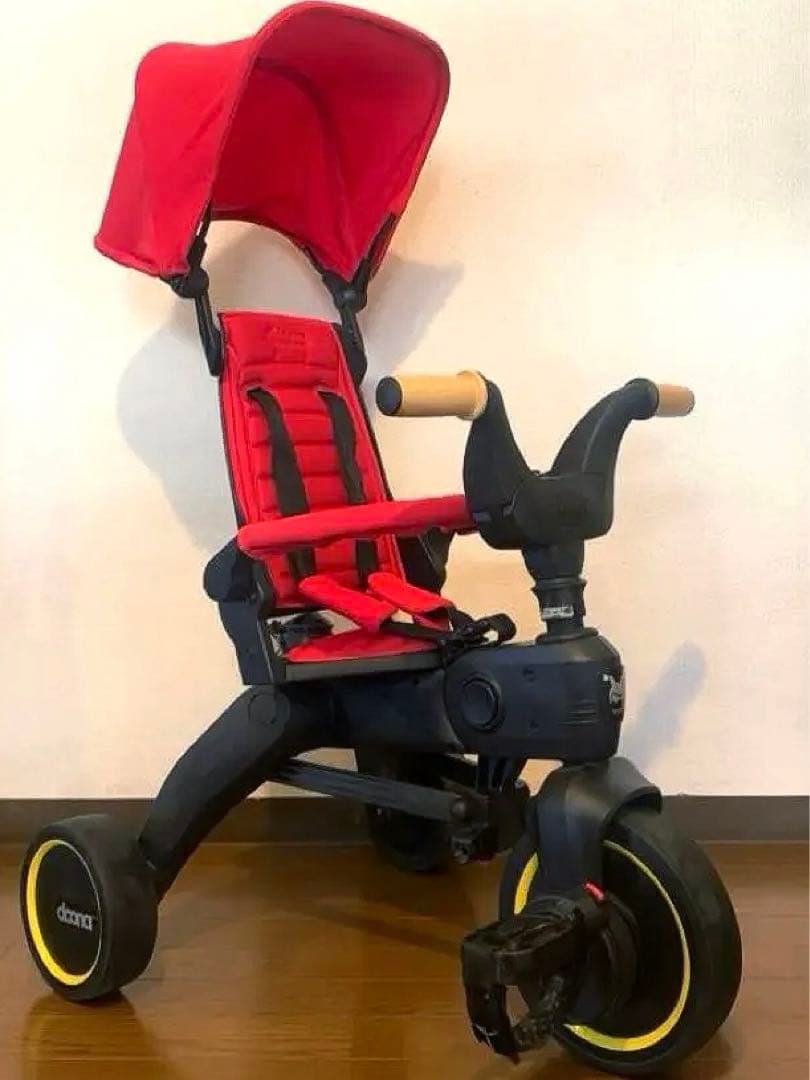 doona リキトライク　美品　三輪車　赤　レッド 世界最小の三輪車兼ベビーカーの【doonaリキトライク】のご紹介