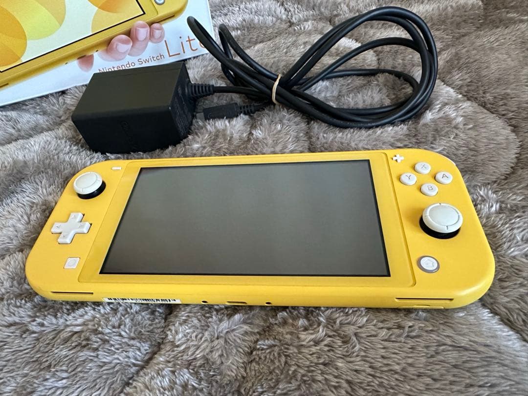 Nintendo Switch Lite イエロー SDカード Nintendo Switch Lite Handheld Game System - Yellow with 128GB