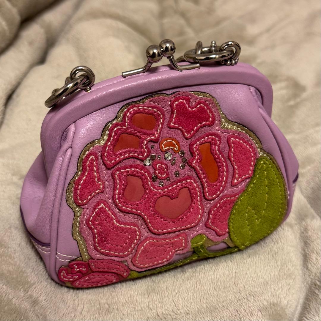 コーチ　花刺繍 ピンク ハンドバッグ コーチ“桜”を表現した日本限定バッグ「チェリーブロッサム」100個以上