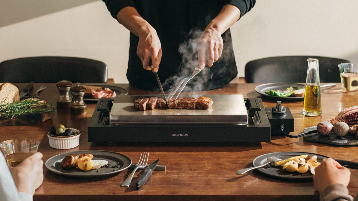 バルミューダからホットプレート登場、正確な温度コントロールを可能に